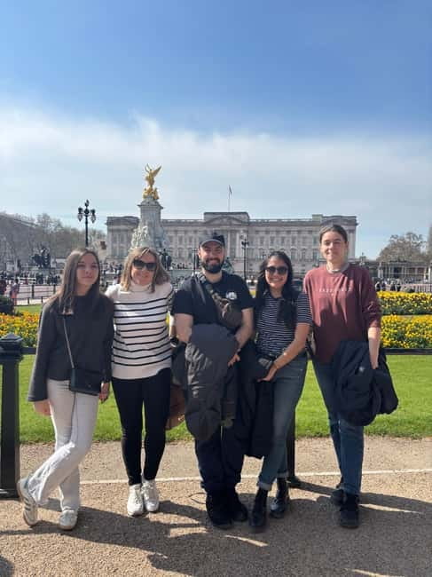 London: Essential Tour and Changing of the Guard, in Spanish - Downing Street and the Prime Minister’s story in a walking sequence