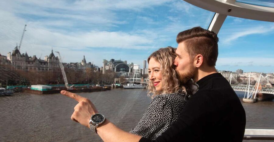 London Eye Private Capsule Experience for Couples or Groups - Meeting the host and using the fast track entrance