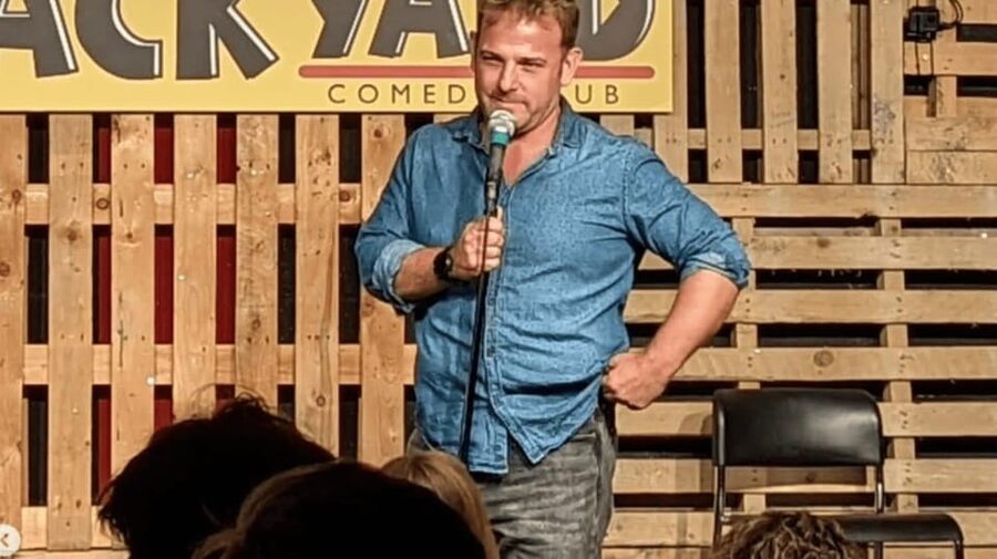 London: Friday Night at The Backyard Comedy Club - Pre-show entertainment and how to use it well