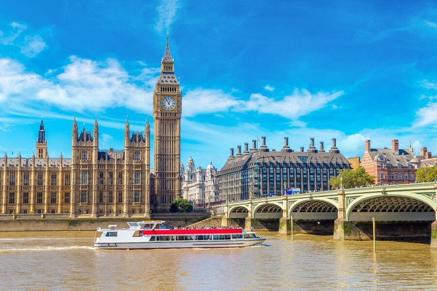 London: Full-Day Sightseeing Bus Tour with River Cruise - St. Paul’s Cathedral, quire access, and why Sundays are different