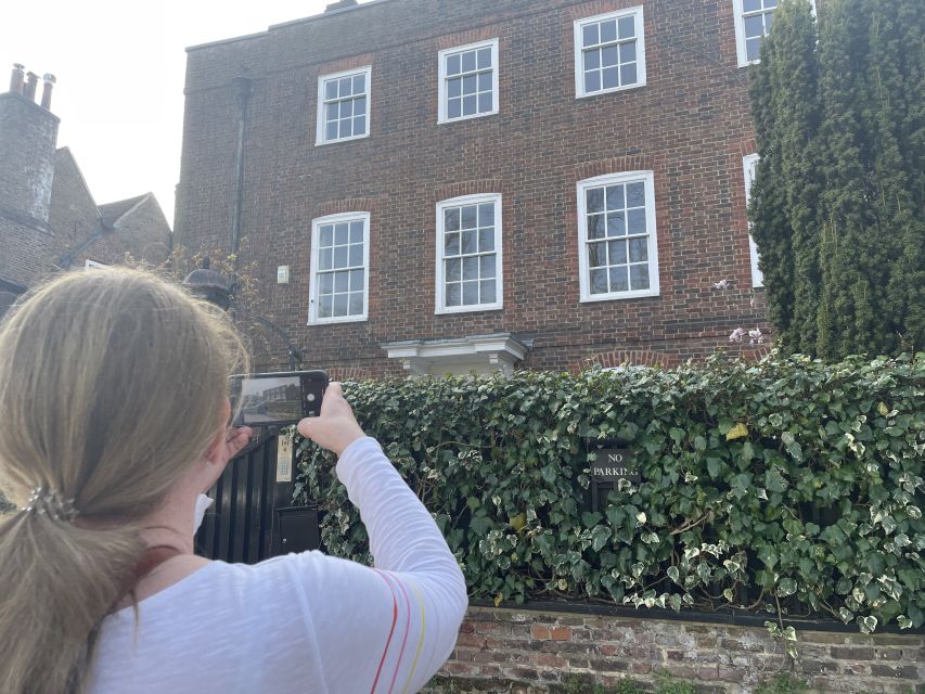 London: George Michael Tour by Black Taxi - Stop 1: George Michael’s Family Home and Local School