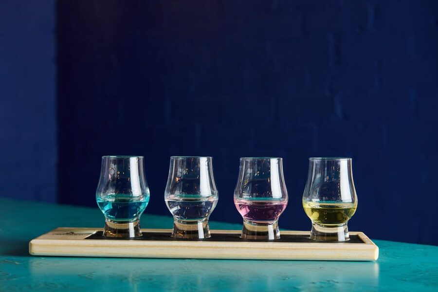 London: Gin Tasting & Masterclass - Welcome G&T and the start of the distillation lesson