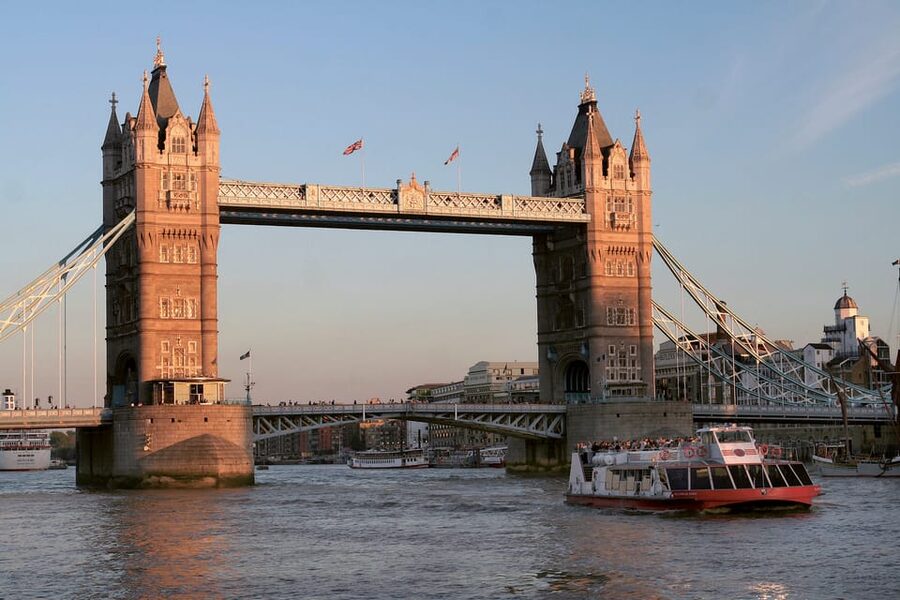 London: Go City Explorer Pass® - Tickets for 2-7 Attractions - Kensington Palace and Kew Gardens: royal meets green space