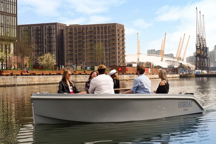 London: GoBoat Rental in Canary Wharf with London Docklands - Creating your own Docklands route, with Bellmouth Passage as the anchor