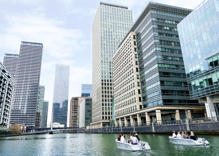 London: GoBoat Rental in Canary Wharf with London Docklands - The kiosk welcome, safety briefing, and learning to drive fast