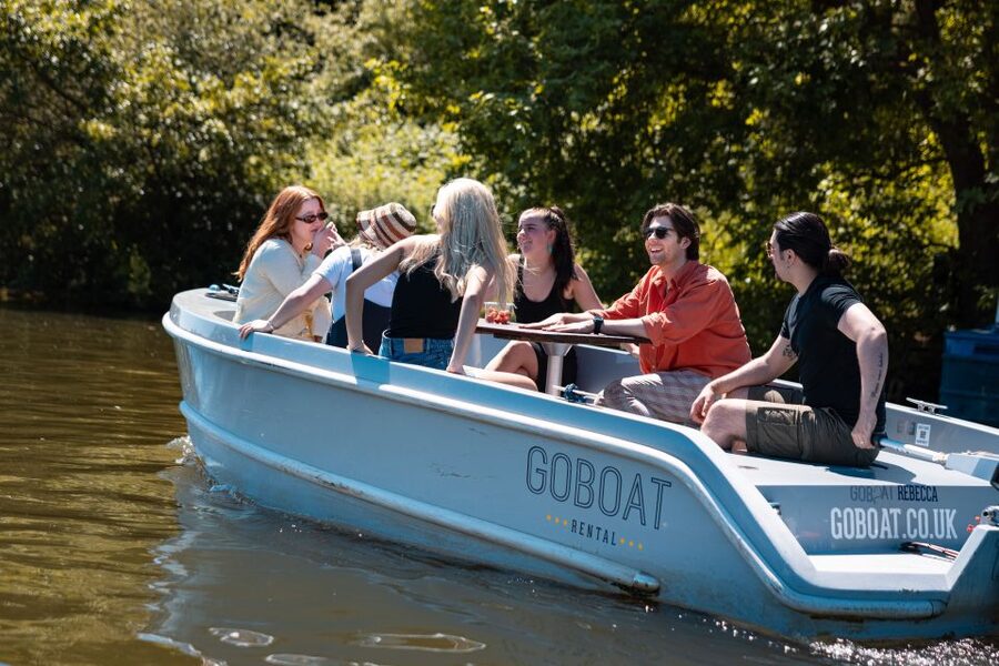 London: GoBoat Rental in Kingston upon Thames - Dogs, kids, and mixed groups: how the setup supports real families