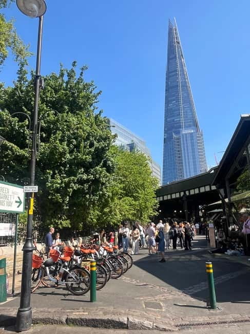 London: Guided E-bike Tour - Westminster Abbey, Houses of Parliament, and Big Ben photo time