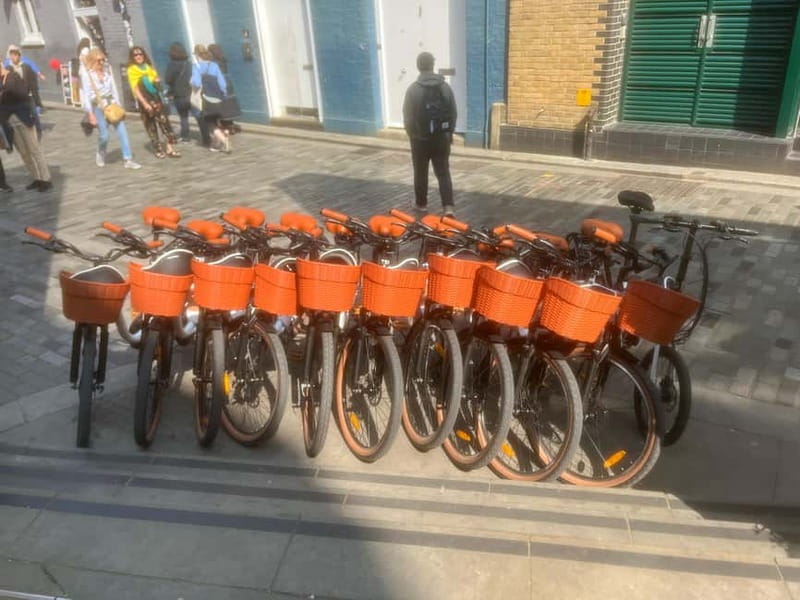 London: Guided E-bike Tour - London Bridge to Tower Bridge: scenic riding and one last big photo