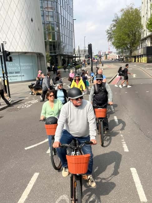 London: Guided E-bike Tour - Guides, group size, and why the pacing feels friendly
