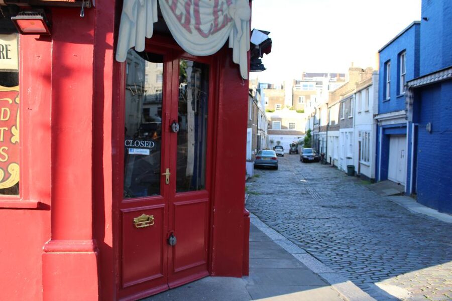 London: Guided Paddington Walking Tour - Windsor Gardens and the Brown family setup