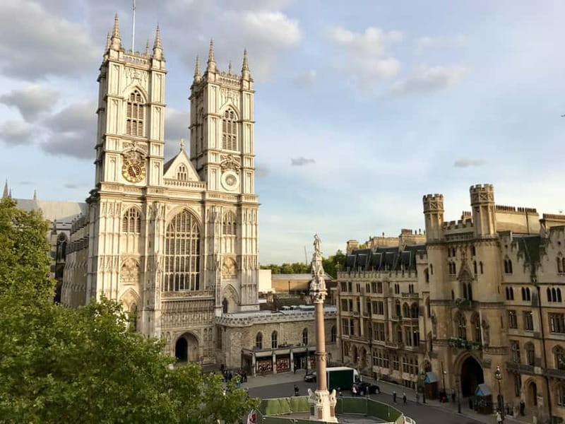 London: Guided Tour of Houses of Parliament & Westminster - Westminster Abbey skip-the-line entry and the coronation site story