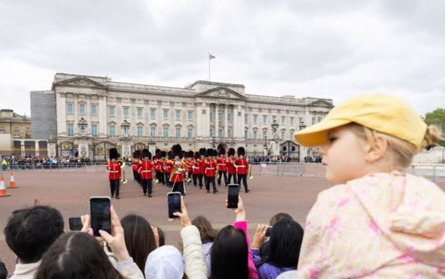 London: Guided Walking Tour with Changing Of The Guard - Buckingham Palace first, for the right kind of context