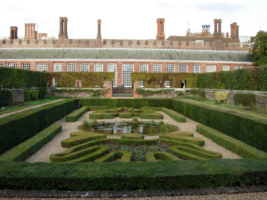 London: Hampton Court Private Guided Tour - Young Henry and Katherine of Aragon: A Strong Storyline Shortcut