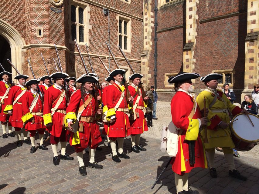 London: Hampton Court Private Guided Tour - William and Mary’s Apartments and Garden Views