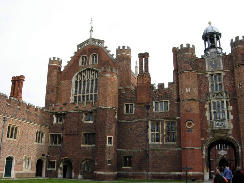 London: Hampton Court Private Guided Tour - The Gardens: 60 Acres Down to the Thames