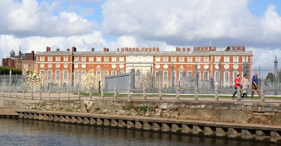 London: Hampton Court to Richmond River Thames Cruise - Hampton Court departure: past Cardinal Wolsey and into quieter waters