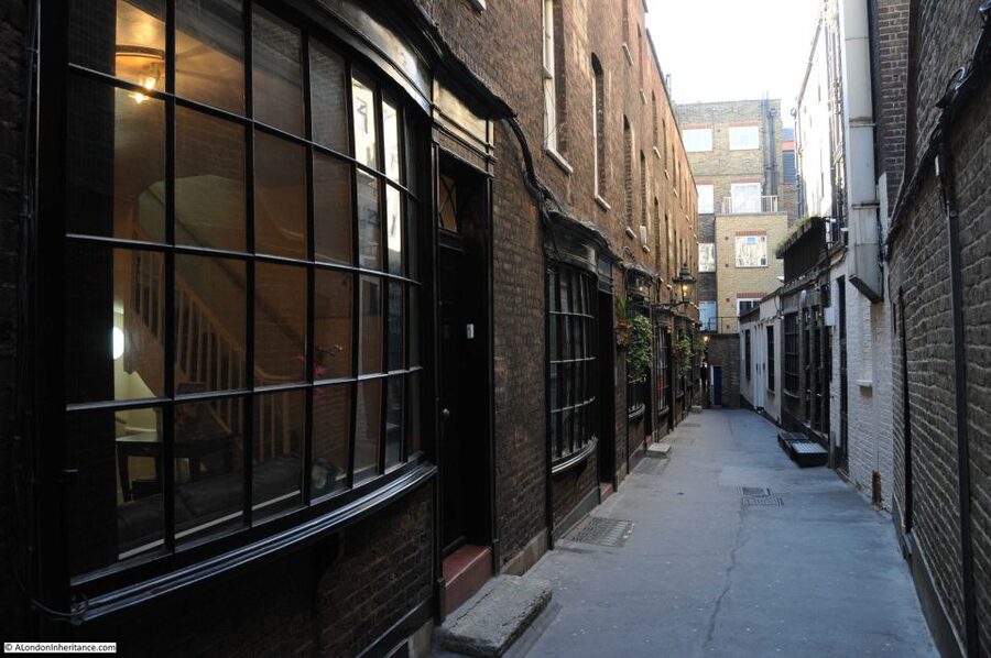 London: Harry Potter and the Clink Prison (Tour + Tickets) - House of Spells, shopping time, and using the HP394 discount