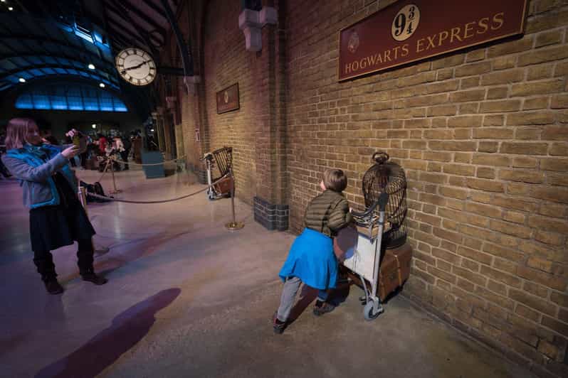 London: Harry Potter Inspirations and Locations Tour - London Underground under the Thames, then London Bridge stops