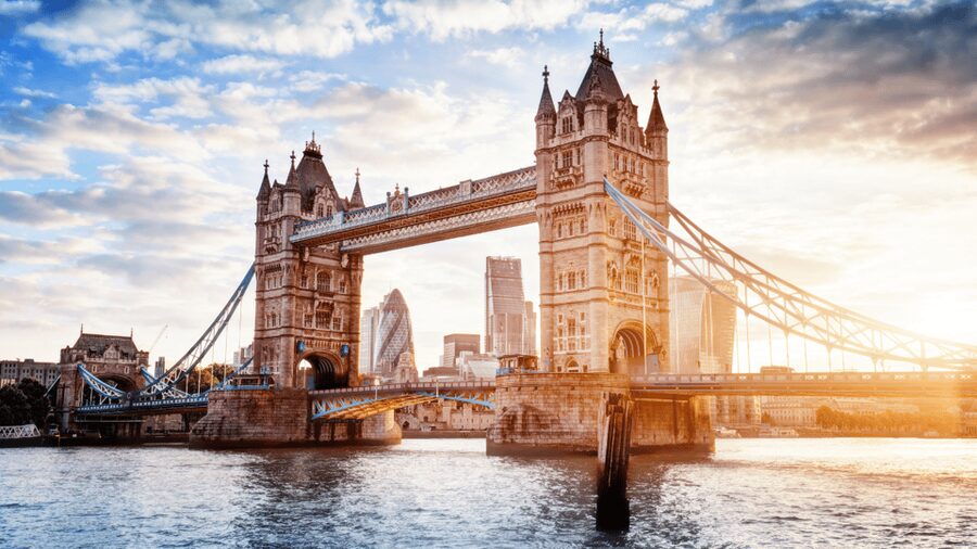 London: Harry Potter Movie Location Tour with an APP - Millennium Bridge Crossing: A Landmark Fans Recognize Instantly