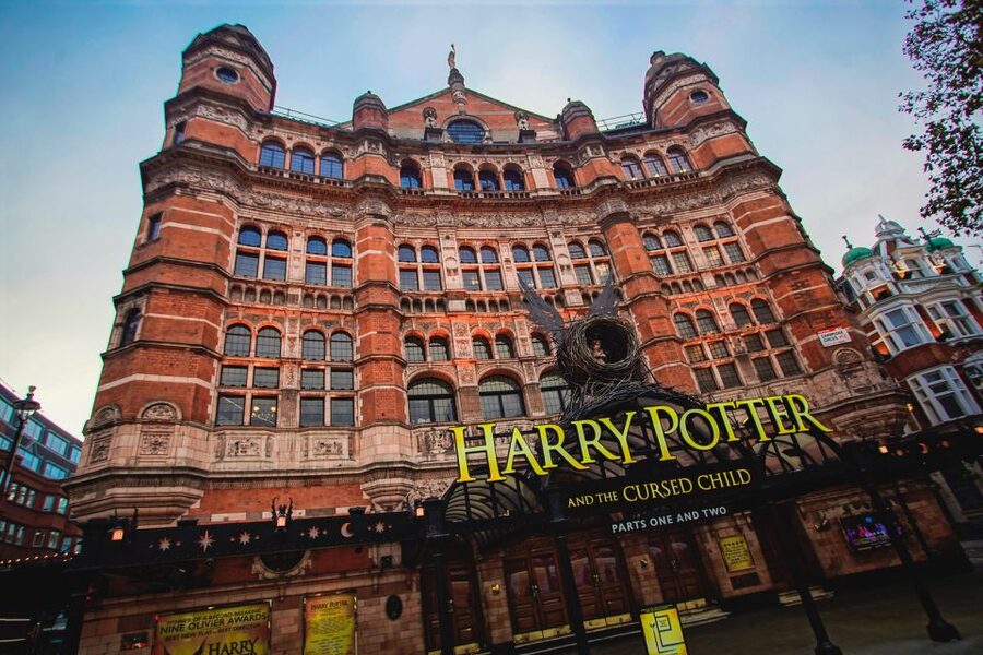 London: Harry Potter Movies Walking Tour (Kids Go Free) - Platform 9 ¾ Shop Stop and the Photo-Queue Reality