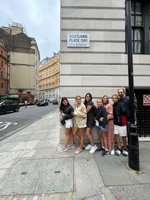 London: Harry Potter Tour in English, discover spells and secrets! - Starting at Piccadilly Circus, then cracking the wizard-world code