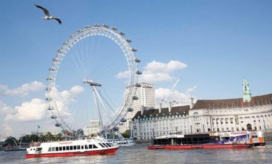 London: Harry Potter Tour, River Cruise & The London Dungeon - King’s Cross, Platform 9 ¾, and the best way to manage that first photo