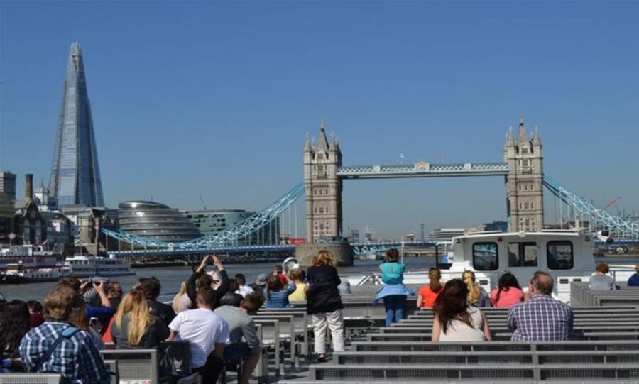 London: Harry Potter Tour, River Cruise & The London Dungeon - The Thames River Cruise, your set 40-minute reset with skyline views
