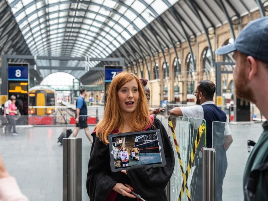 London: Harry Potter Tour & The London Dungeons Tour - King’s Cross Meeting Point: Getting your Platform 9 3/4 photo without losing the tour