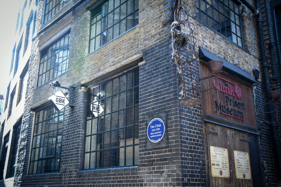 London: Harry Potter Walking Tour and River Thames Cruise - Platform 9 ¾ at King’s Cross: where the magic starts