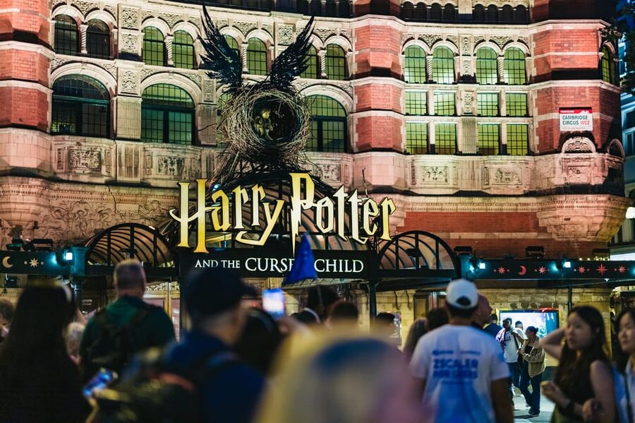 London: Harry Potter Walking Tour in German - Shakespeare’s Globe and the Millennium Bridge, where film drama meets real London