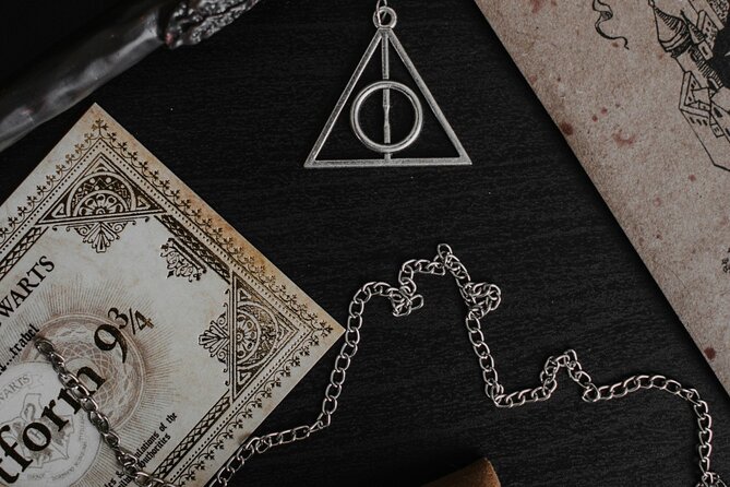 London: Harry Potter Walking Tour with Platform 9 3/4 - Goodwin’s Court, Knockturn Alley vibes, and a darker side of London