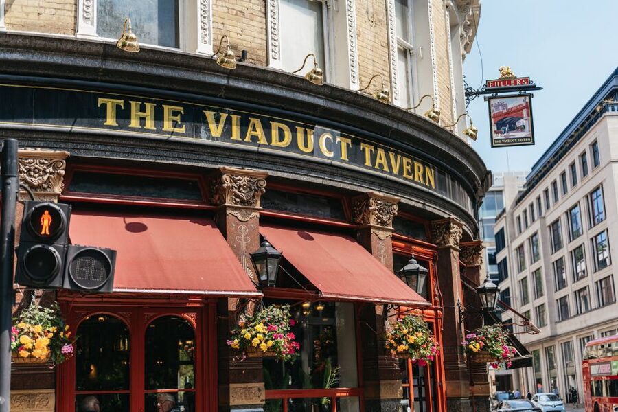 London: Historic Pubs of Central London Walking Tour - Dickens Footsteps and the Role of Humor in Real History