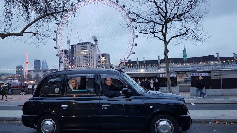London: James Bond Shooting Locations Tour by Black Taxi - How a 4-hour black taxi Bond tour actually feels