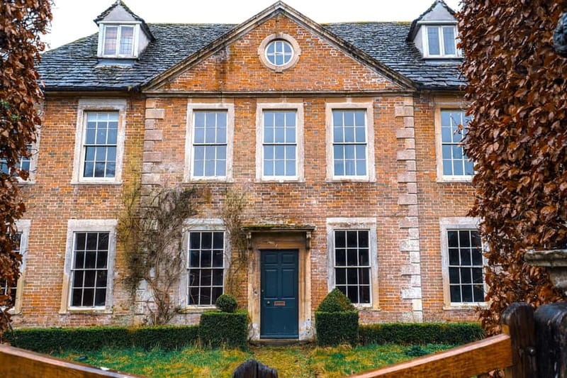 London: Lacock & The Cotswolds Harry Potter Small Group Tour - Lacock Abbey: Cloisters and Medieval Rooms That Make Hogwarts Feel Real
