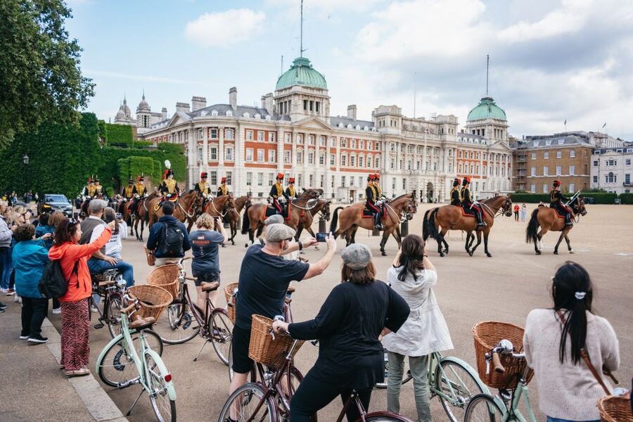 London: Landmarks & Secrets Bike Tour with Pub & Street Art - The Westminster and Street Art Mix That Makes This Tour Different