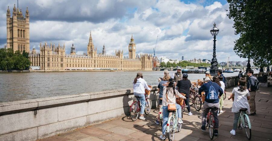 London: Landmarks & Secrets Bike Tour with Pub & Street Art - Westminster Abbey and St James’s Park: Royal Architecture With Breathing Room