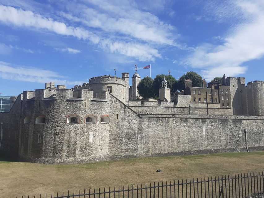 London: Medieval History Walking Tour from The Tower - Shakespeare’s Globe on the South Bank: Theatre as a Medieval-Linked Cultural Signal