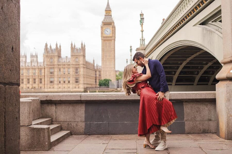 London: Private Photoshoot with Video Clip Option - Choosing your London landmarks: Big Ben, London Eye, and more