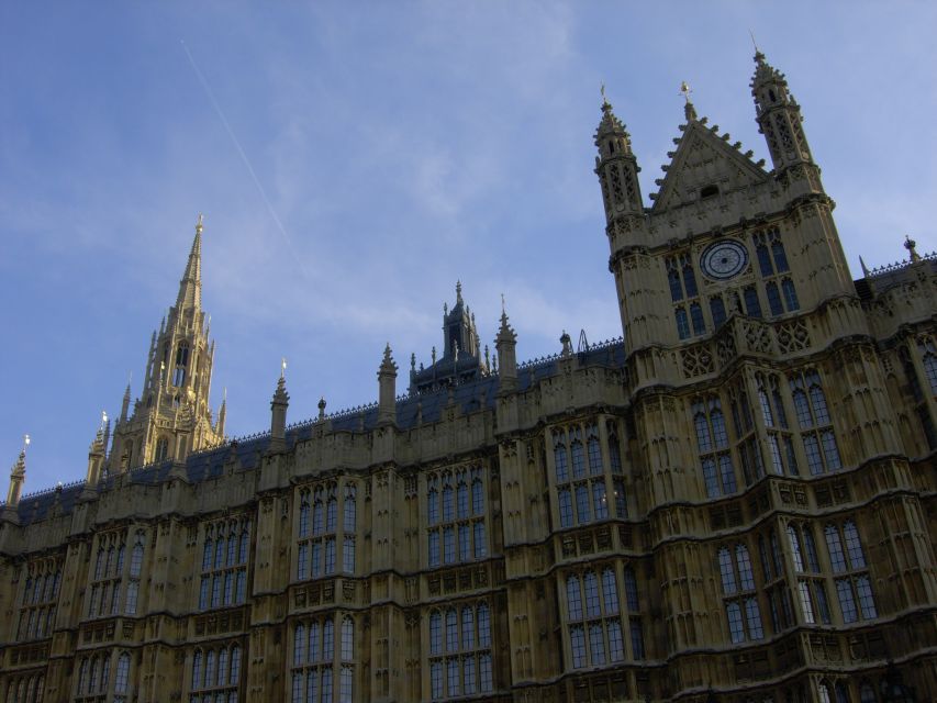 London: Private Walking Sightseeing Tour - How the language options and private group format affect your experience