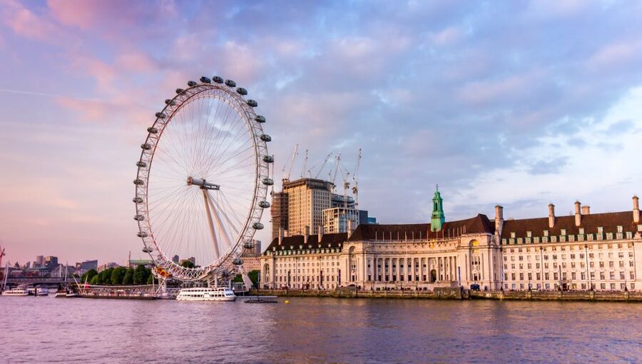 London: Private Walking Tour in Spanish - Buckingham Palace, St. James’s Park, and the Westminster Power Scene
