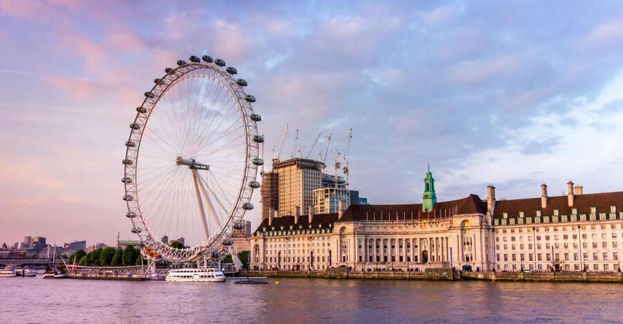London: Private Walking Tour in Spanish - Tower Bridge, HMS Belfast, and the Tower of London Area