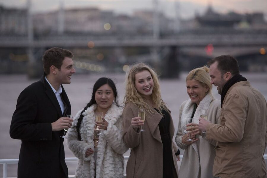 London: River Thames Evening Cruise with Bubbly and Canapés - Why a Thames Cruise Beats Another Night in the Pub