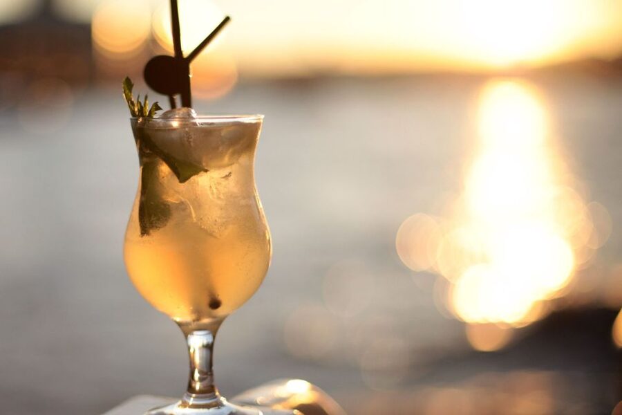 London: River Thames Evening Cruise with Bubbly and Canapés - Who This 2-Hour Thames Cruise Is Best For