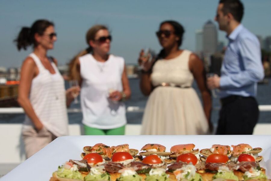 London: River Thames Evening Cruise with Bubbly and Canapés - Logistics That Actually Matter on Cruise Night