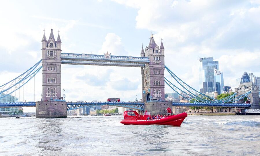 London: River Thames Speed Boat Tour - Speed, safety, and what 30 knots really feels like