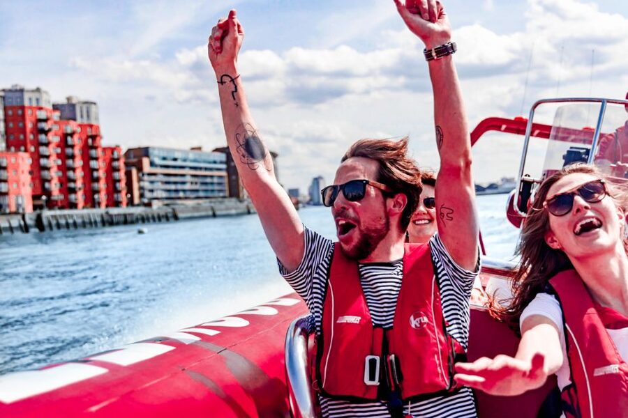 London: River Thames Speed Boat Tour - Why the comedian guide turns it from sightseeing into a story