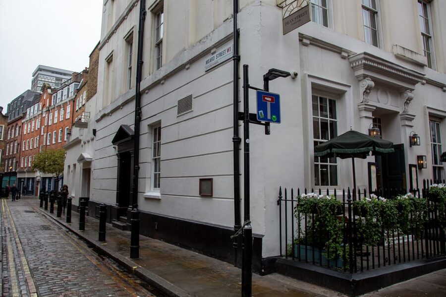 London: Rock 'n' Roll History Tour - Kensington and Queen: Freddie’s Neighborhood and the Album-Party Era