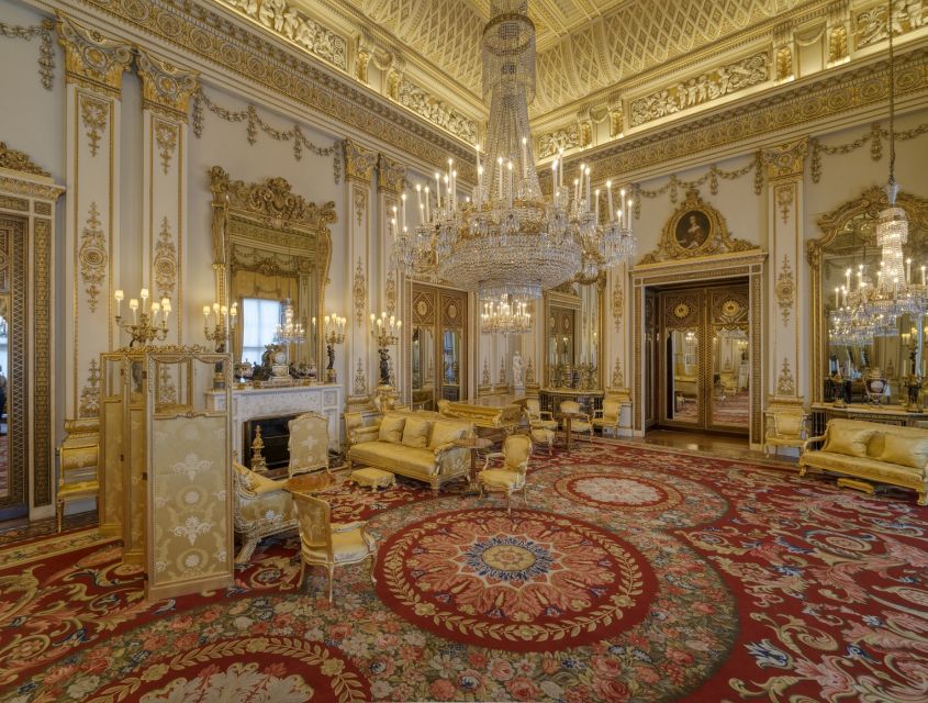 London: Royal Walking Tour and Buckingham Palace Audio Tour - St James Square to The Mall, where the royal streets make sense
