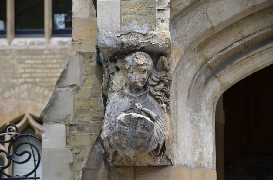 London's Hidden Treasures Tours by Black Taxi Cab - Tower Bridge to the Tower of London: a fairytale crossing with raven hunting