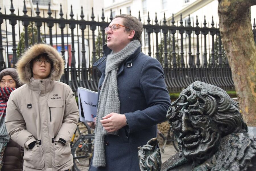 London: Sherlock Holmes-Themed Walking Tour - Meeting at Piccadilly Circus and getting into Holmes mode